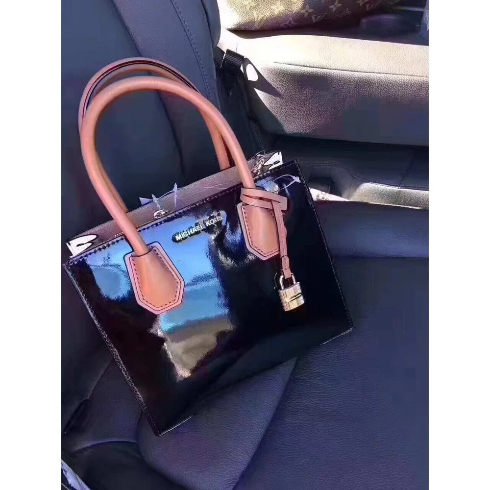 New MICHAEL KORS MERCER Studio Medium messenger Tote Leather lock black bag